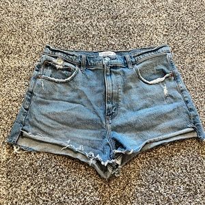 Abercrombie & Fitch - The Mom Short - High Rise